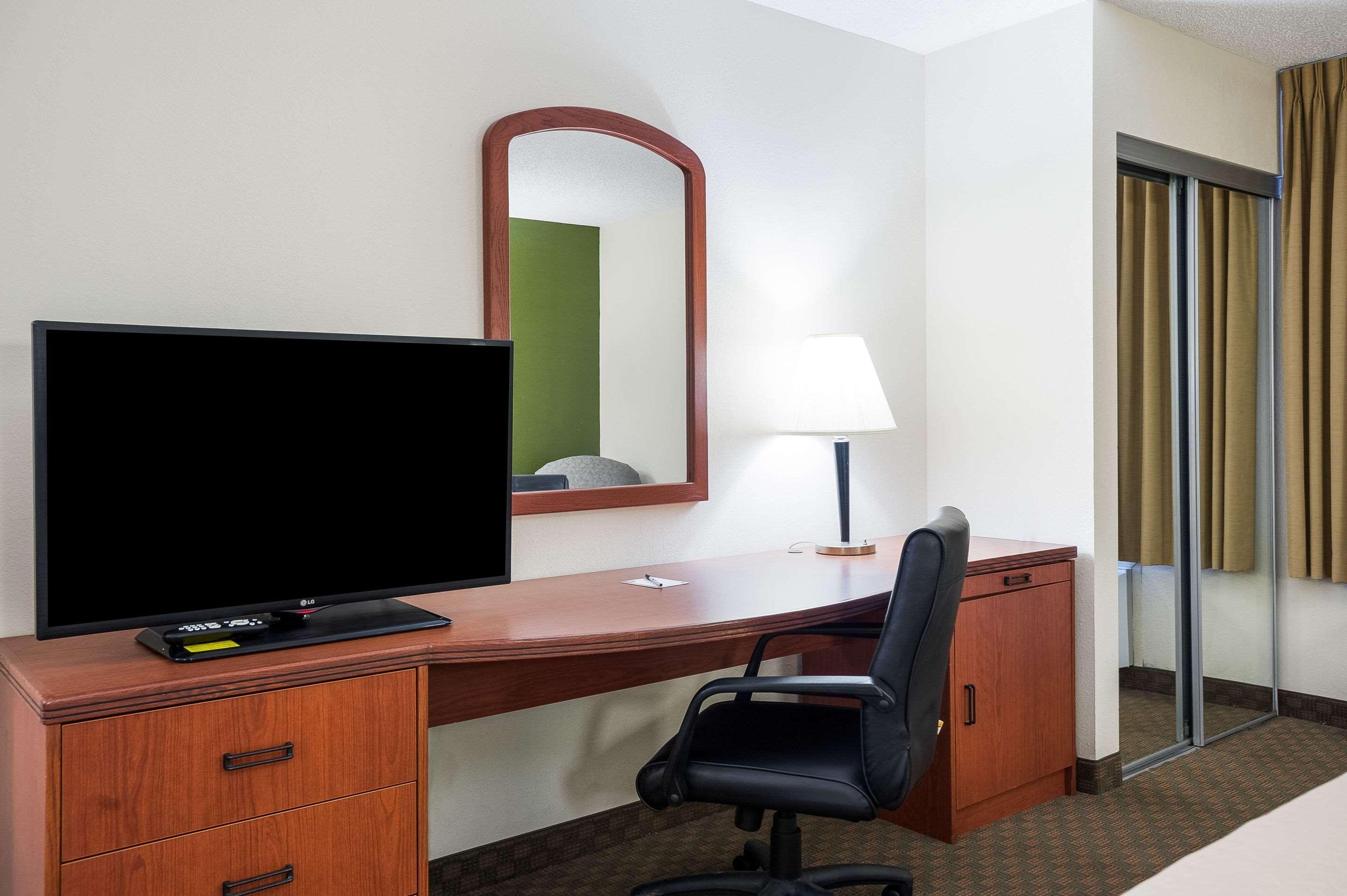 Quality Inn & Suites Lake Charles South Esterno foto